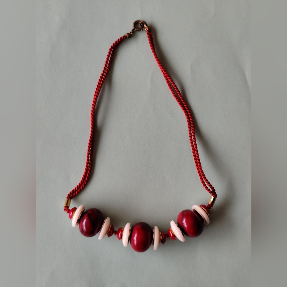 4/$50⭐️Vintage Red White Plastic/Lucite Beads Discs Necklace